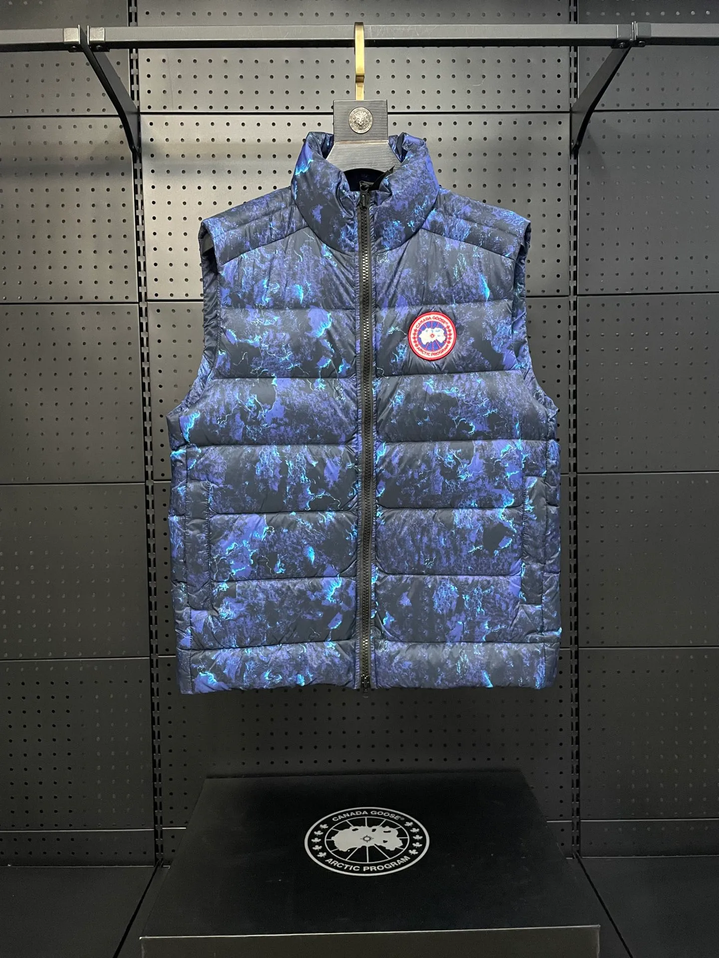 P560 Canadian brand CanadaGoose men's and women's CROFTON lightweight down vest 2229M DWR water-repellent treatment WindWall windproof fabric 700 fleece filling original mold opening details one to one production The upper body effect is stunning Exclusively available on the Xiaohongshu purchasing platform The highest version on the market Size: XS S M L XL XXL